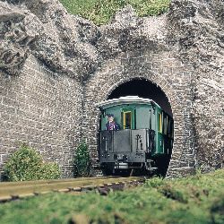 Zwei Tunnelportale